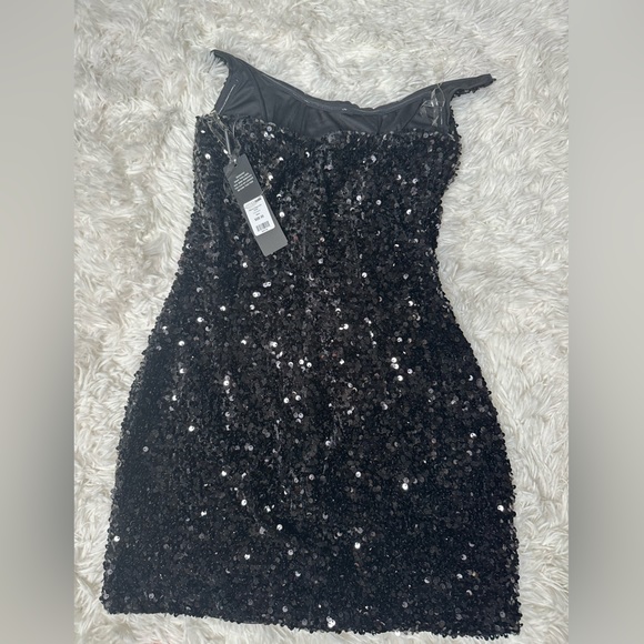 GOINT OUT DRESS - Picture 4 of 4